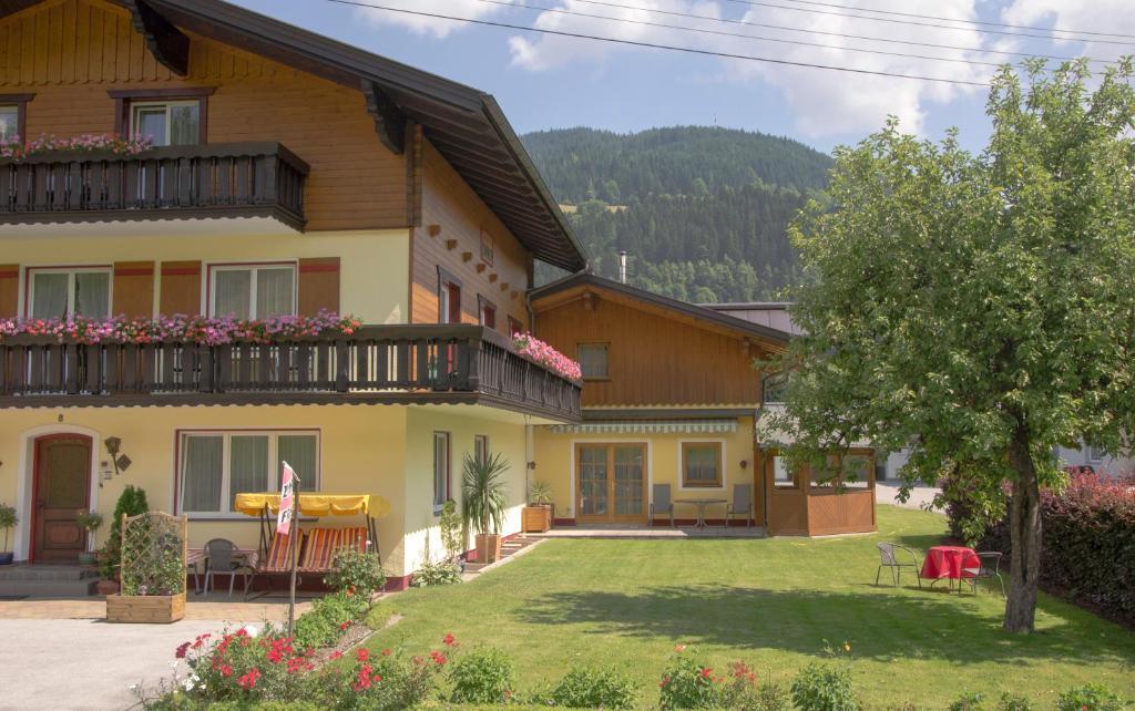 Haus Dachstein Schnitzer Hotel Eben Im Pongau Exterior photo